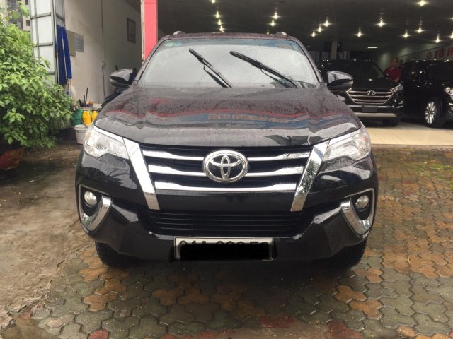 Cần bán xe Toyota Fortuner đời 2019, màu đen, số tự động