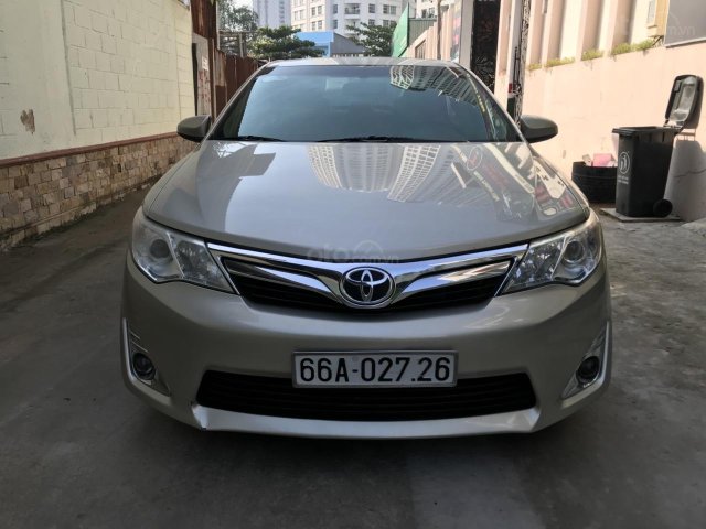 Xe Toyota Camry XLE 2.5 2014, vàng cát, số tự động