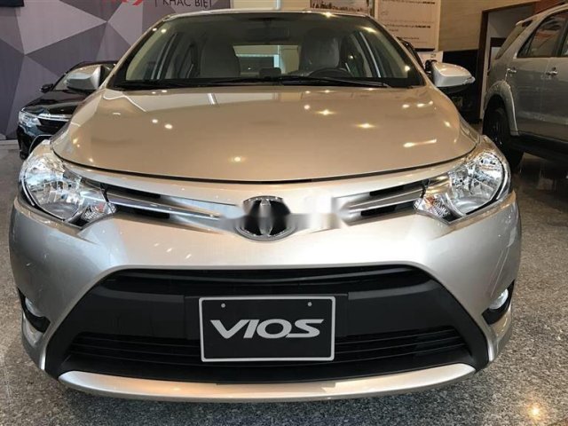 Bán xe Toyota Vios năm sản xuất 2018, màu vàng cát0