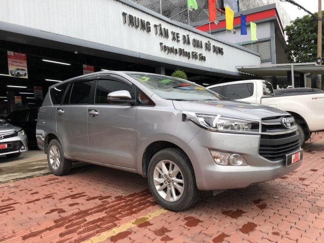 Bán xe Toyota Innova đời 2019, màu bạc số sàn, biển SG