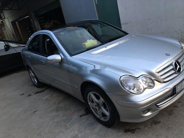 Bán Mercedes C180 sản xuất 2004, màu bạc  