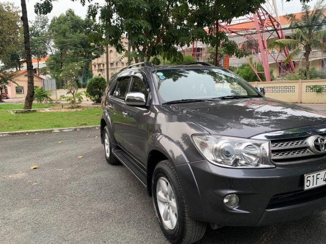 Cần bán xe Toyota Fortuner 2009, màu xám0