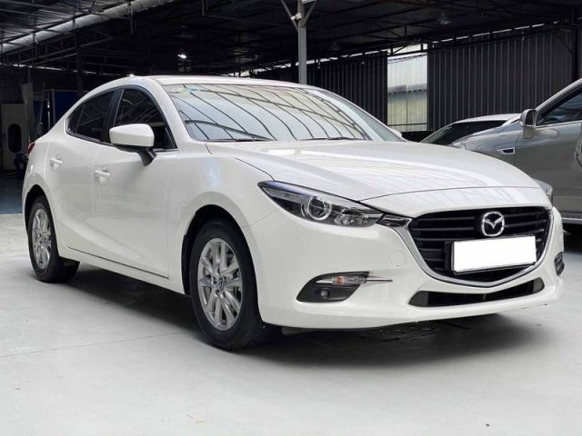 Bán gấp chiếc Mazda3 1.5AT 2017 sedan bản Facelift màu trắng, xe cá nhân cực mới 