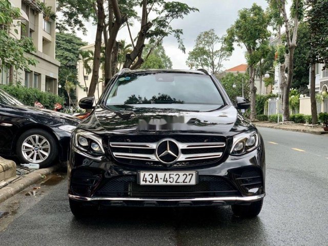 Bán Mercedes GLC300 4Matic sản xuất 2019, màu đen số tự động0