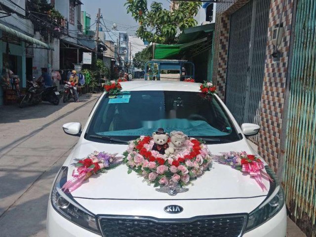 Bán Kia Cerato năm sản xuất 2016, màu trắng, nhập khẩu, 400 triệu