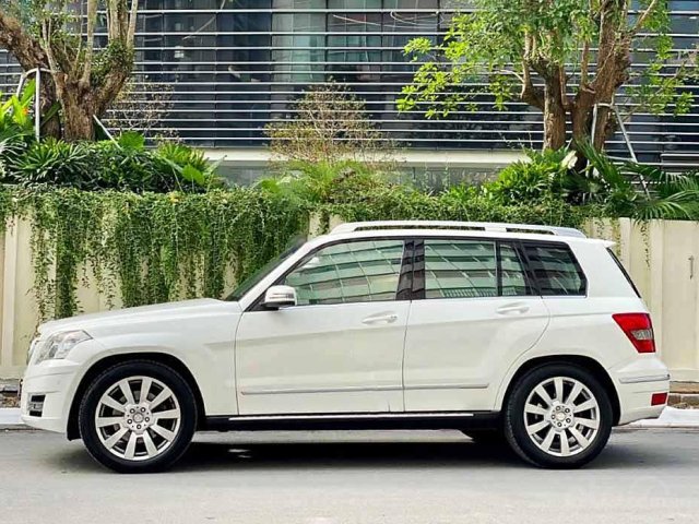 Cần bán lại xe Mercedes GLK300 4Matic năm sản xuất 2010, màu trắng