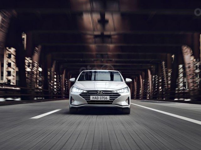 Bán xe Hyundai Elantra 2020, màu trắng