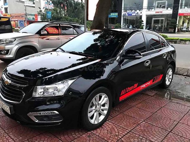 Bán xe Chevrolet Cruze sản xuất năm 2017, màu đen còn mới0