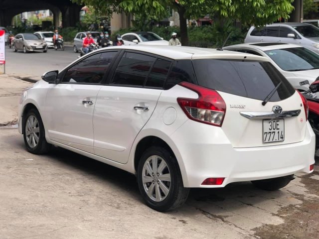 Cần bán xe Toyota Yaris đời 2017, màu trắng