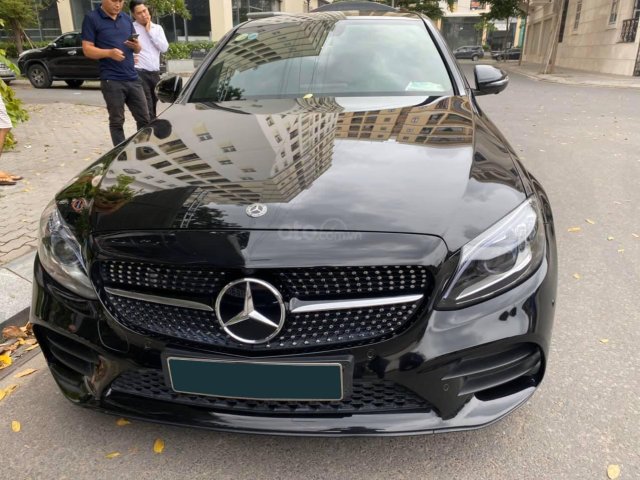 Siêu lướt bán Mercedes C300 AMG 2019 siêu lướt, mới lăn bánh 9.000km, mới 99.9%, tiết kiệm được mấy trăm triệu, biển TP0