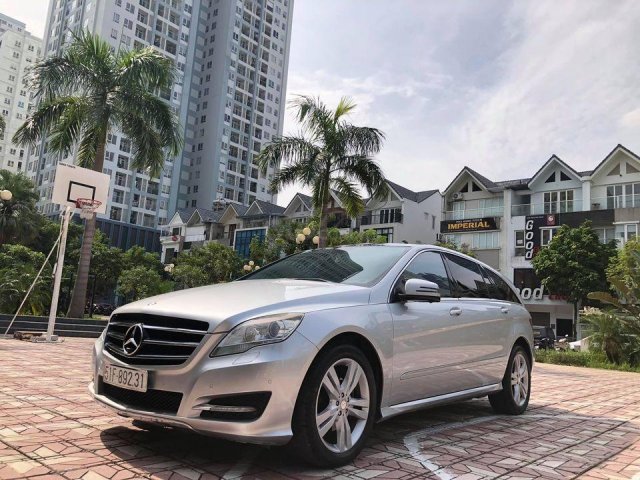 Bán xe Mercedes R300 đời 2010, màu bạc