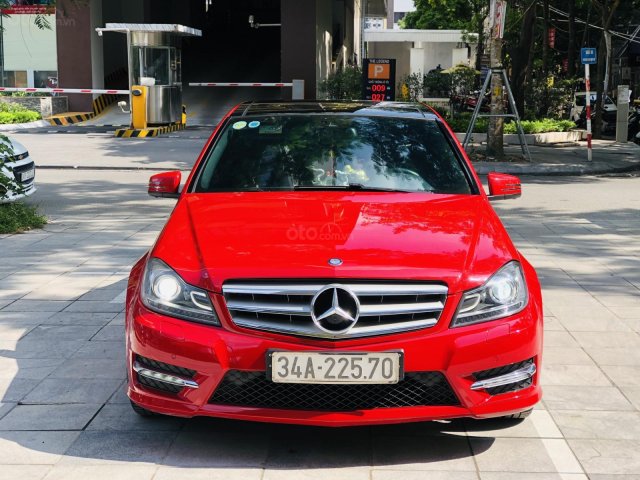 Bán xe Mercedes C300 AMG màu đỏ0