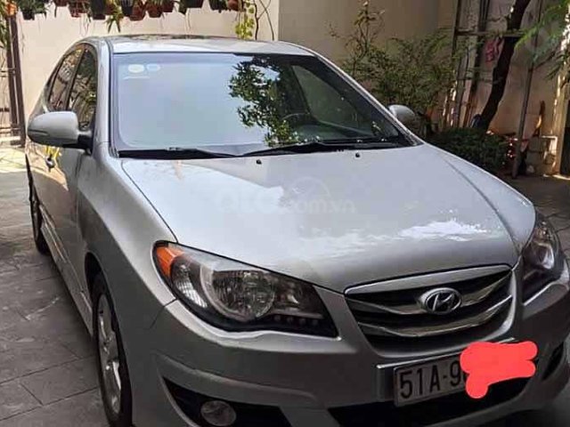 Cần bán gấp Hyundai Avante sản xuất năm 2014, màu bạc còn mới