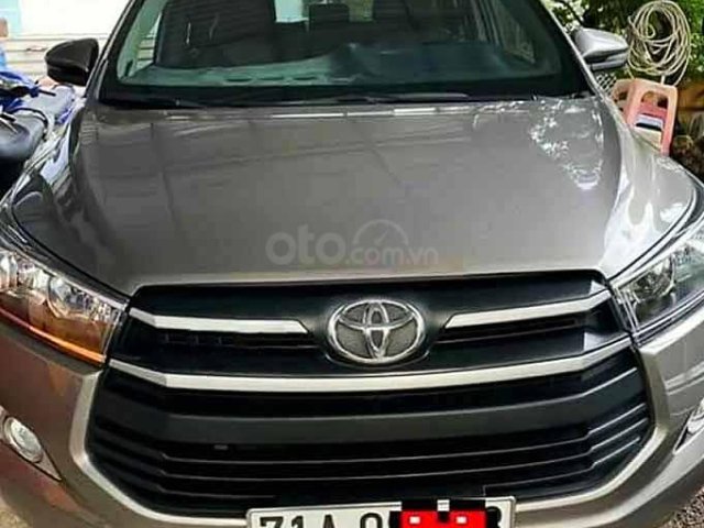 Cần bán lại xe Toyota Innova sản xuất năm 2019, màu bạc còn mới