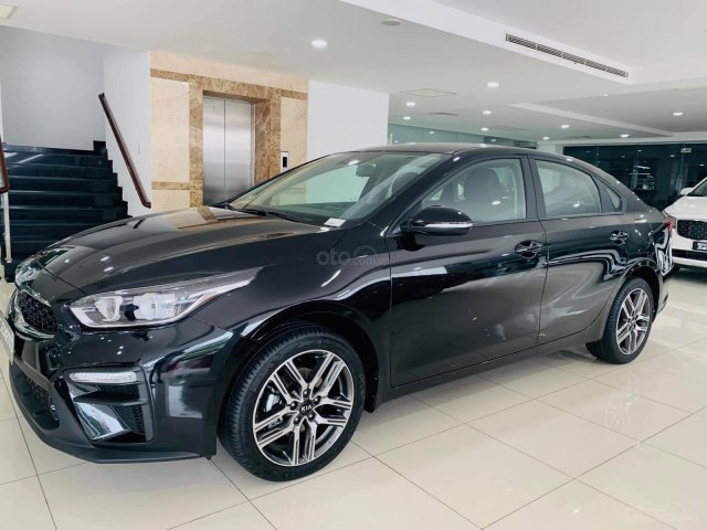 Kia Cerato MT 2020 màu đen, có sẵn giao ngay