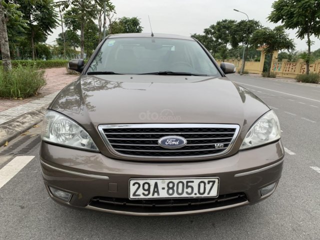 Bán gấp với giá thấp chiếc Ford Mondeo sản xuất năm 2004, xe còn mới0