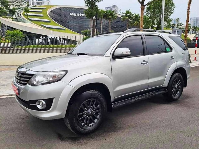 Bán Toyota Fortuner sản xuất 2016, màu bạc còn mới0