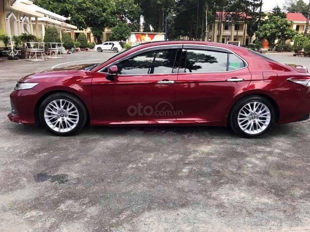 Bán Toyota Camry sản xuất 2019, màu đỏ, nhập khẩu còn mới0