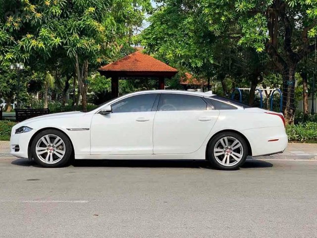 Bán ô tô Jaguar XJL sản xuất năm 2014, màu trắng, nhập khẩu nguyên chiếc còn mới0