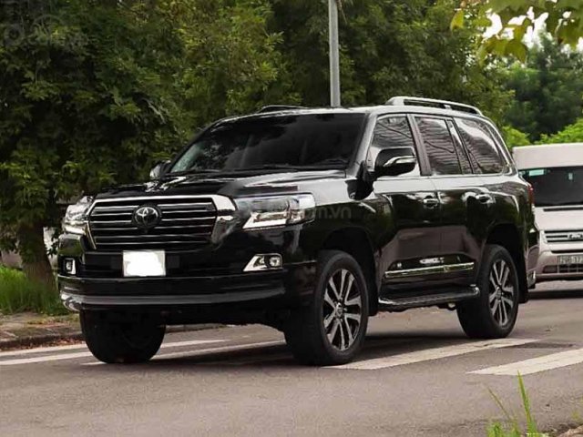 Bán Toyota Land Cruiser năm 2017, màu đen, xe nhập còn mới