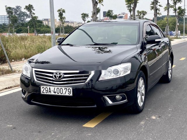 Cần bán xe Toyota Camry 2011, màu đen số tự động0