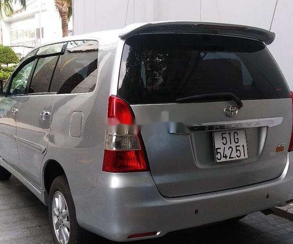 Cần bán Toyota Innova 2013, màu bạc chính chủ