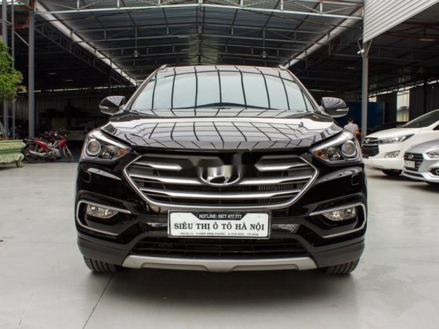 Cần bán xe Hyundai Santa Fe 2018, màu đen xe gia đình0