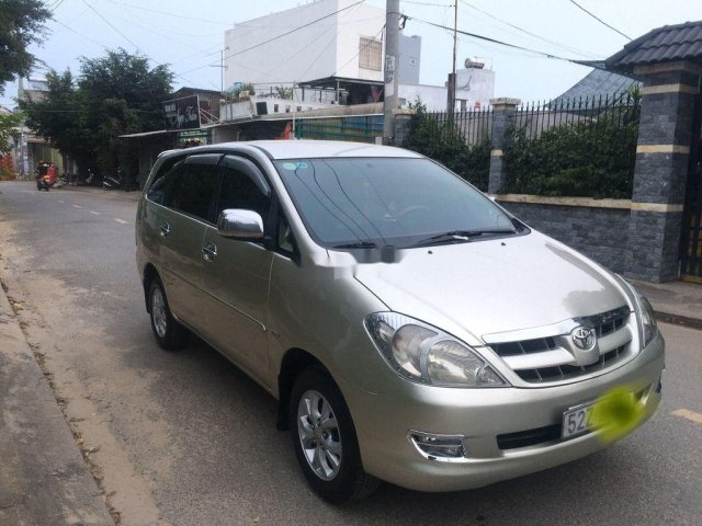 Bán Toyota Innova năm 2006, màu bạc0