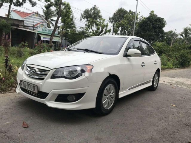 Bán xe Hyundai Avante 2013, màu trắng số sàn0