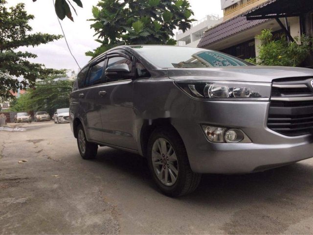 Chính chủ bán Toyota Innova E năm 2016, ĐKLĐ 01/2017, màu bạc