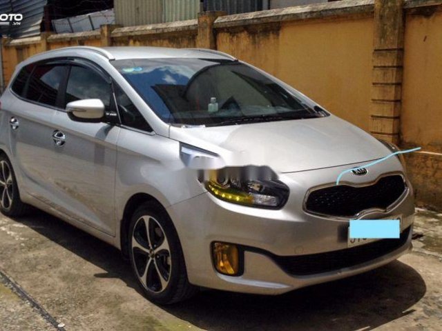 Bán xe Kia Rondo sản xuất năm 2014 còn mới, giá chỉ 485 triệu