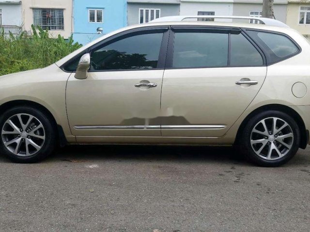 Bán xe Kia Carens 2014, màu vàng cát0