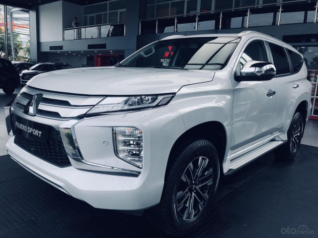 (Hot) Mitsubishi Pajero Sport 4x2 AT new kèm nhiều quà tặng đặc biệt0