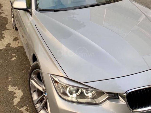 Bán BMW 320i 2013, model 2014, màu bạc0