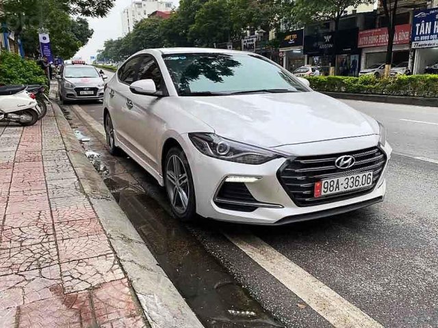 Bán xe Hyundai Elantra năm sản xuất 2018, màu trắng, 625tr0