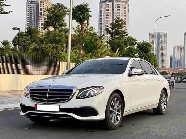 Bán ô tô Mercedes E200 sản xuất năm 2018, màu trắng