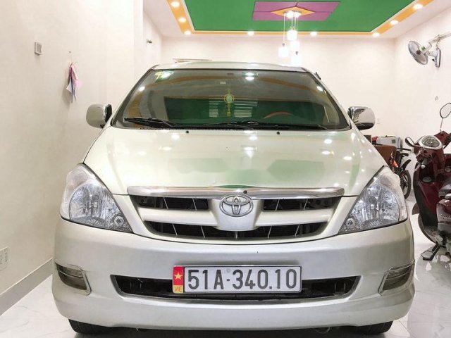 Cần bán Toyota Innova năm 2008, màu kem (be), xe chính chủ giá mềm0