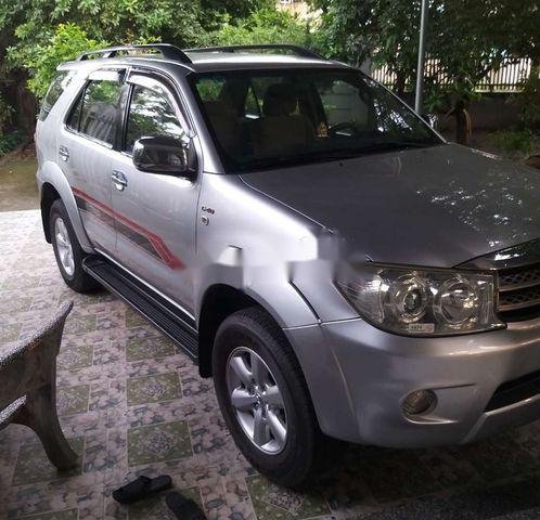 Cần bán lại xe Toyota Fortuner năm sản xuất 2009 xe gia đình