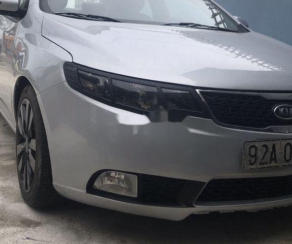 Cần bán xe Kia Forte năm 2010, màu bạc số sàn0