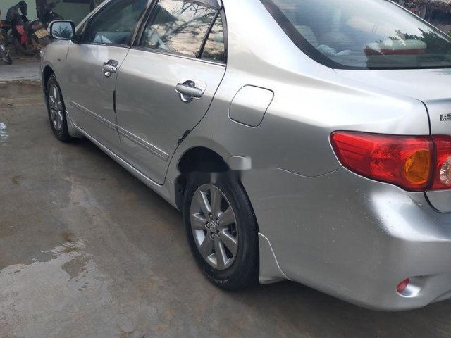 Cần bán Toyota Corolla Altis sản xuất 2010, màu bạc, nhập khẩu nguyên chiếc