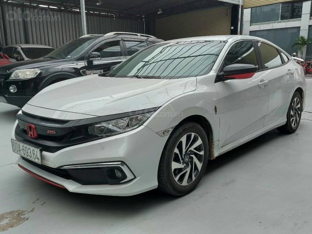 Chính chủ cần bán nhanh chiếc Honda Civic sản xuất 2019, xe còn mới