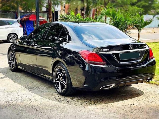 Cần bán xe Mercedes C class năm sản xuất 2019, màu đen còn mới0