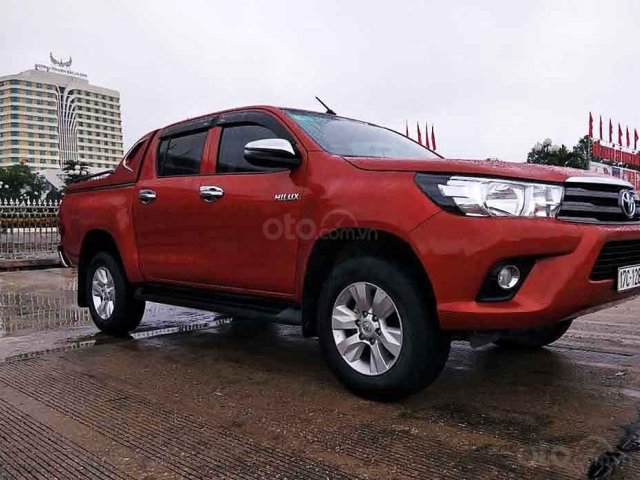 Cần bán lại xe Toyota Hilux sản xuất năm 2017, màu đỏ, xe nhập còn mới0