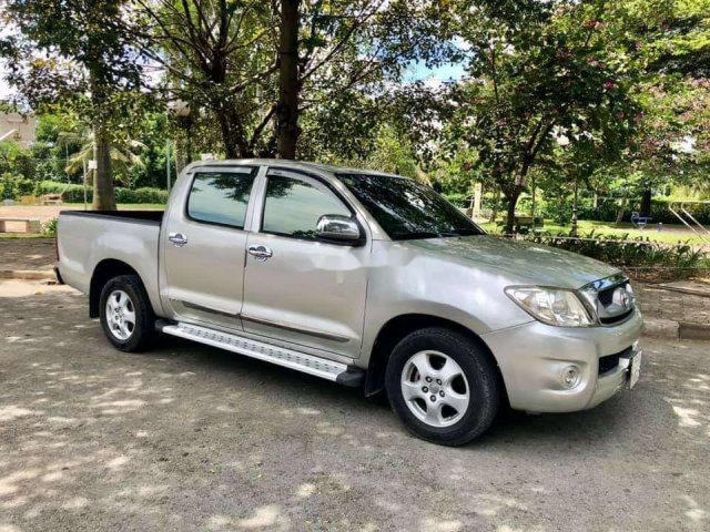 Bán Toyota Hilux sản xuất 2011, màu bạc, xe nhập chính chủ, giá tốt