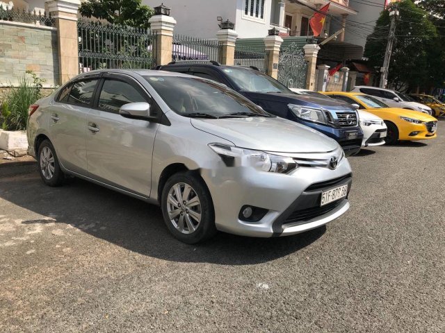 Cần bán xe Toyota Vios sản xuất 2017, màu bạc xe gia đình, giá chỉ 410 triệu0