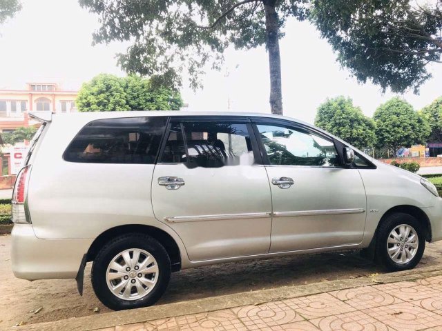 Bán xe Toyota Innova sản xuất năm 2009, màu bạc, xe nhập