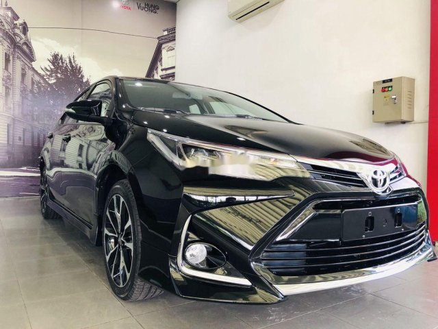 Cần bán Toyota Corolla Altis đời 2020, màu đen0