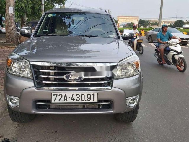 Bán gấp chiếc Ford Everest sản xuất 2012 còn mới, xe chính chủ giá mềm