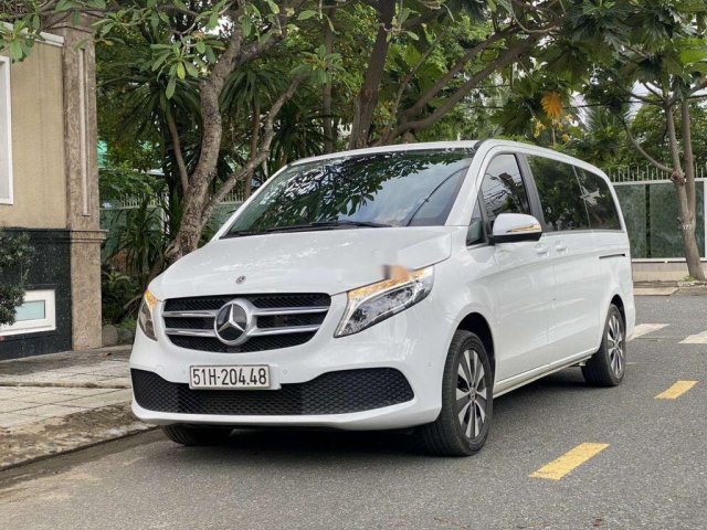 Bán gấp chiếc Mercedes Benz V250 luxury sản xuất năm 2019 xe đi ít