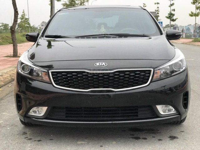 Bán Kia Cerato AT 2017, bản full, xe màu đen, cực sang0